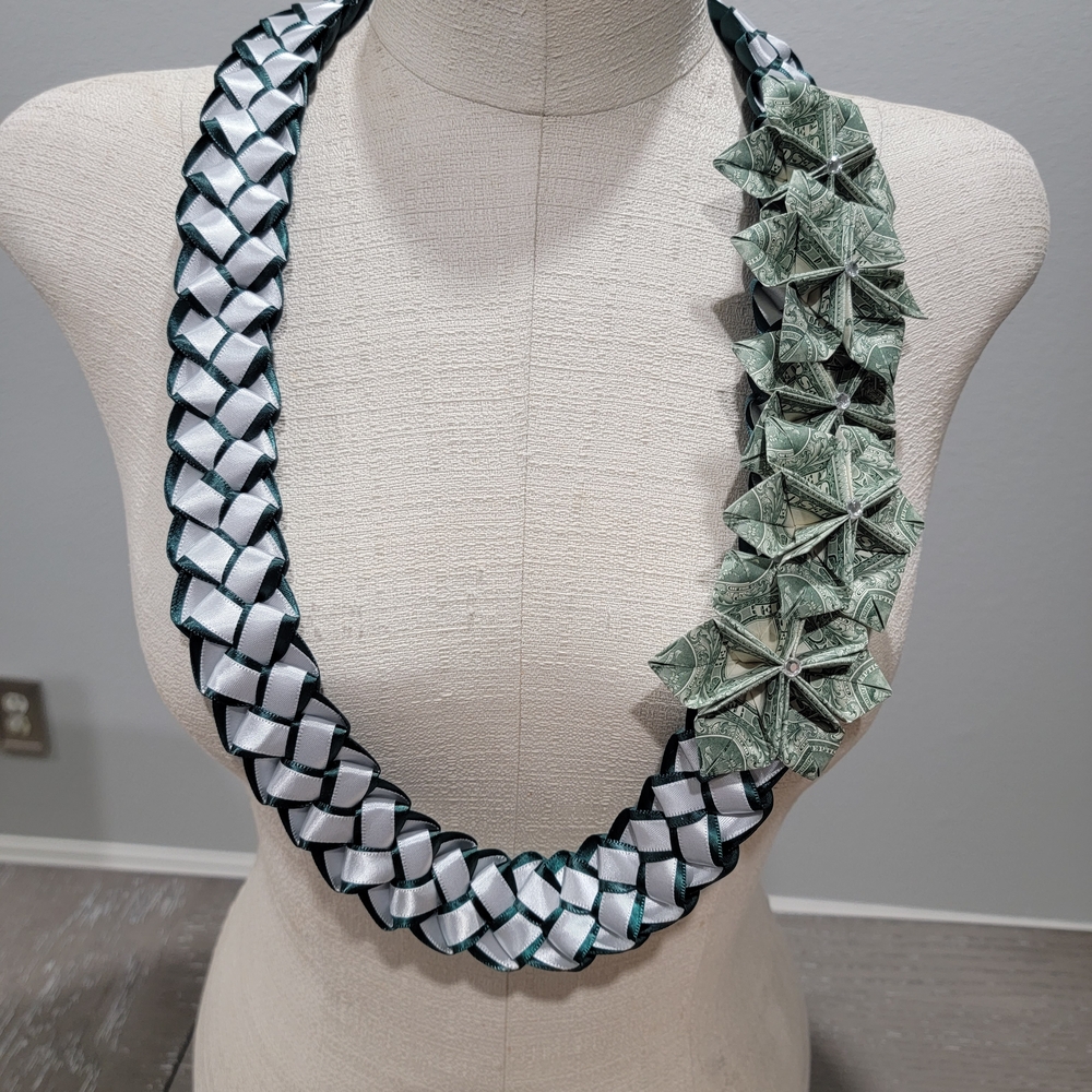 Graduation Money Lei